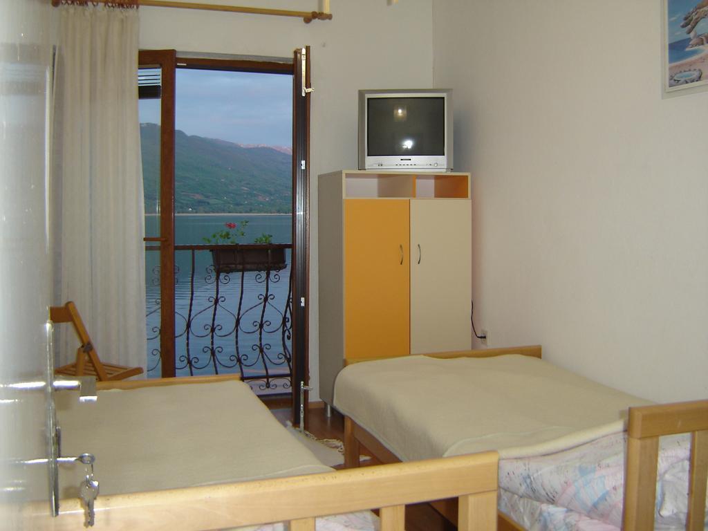 'By The Lake' Apartments Ohrid Ruang foto