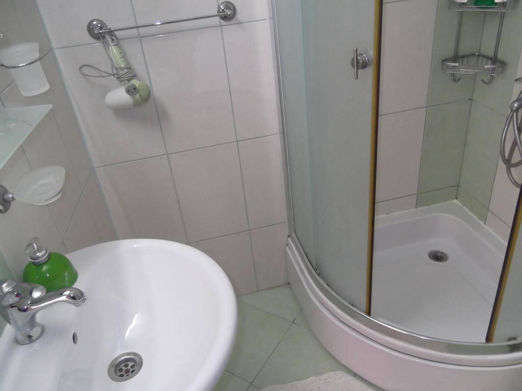 'By The Lake' Apartments Ohrid Bagian luar foto